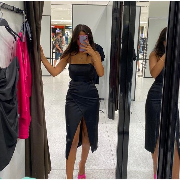 ZARA BLOGGER FAVORITE SATIN EFFECT CUT OUT MIDI DRESS - Picture 6 of 12